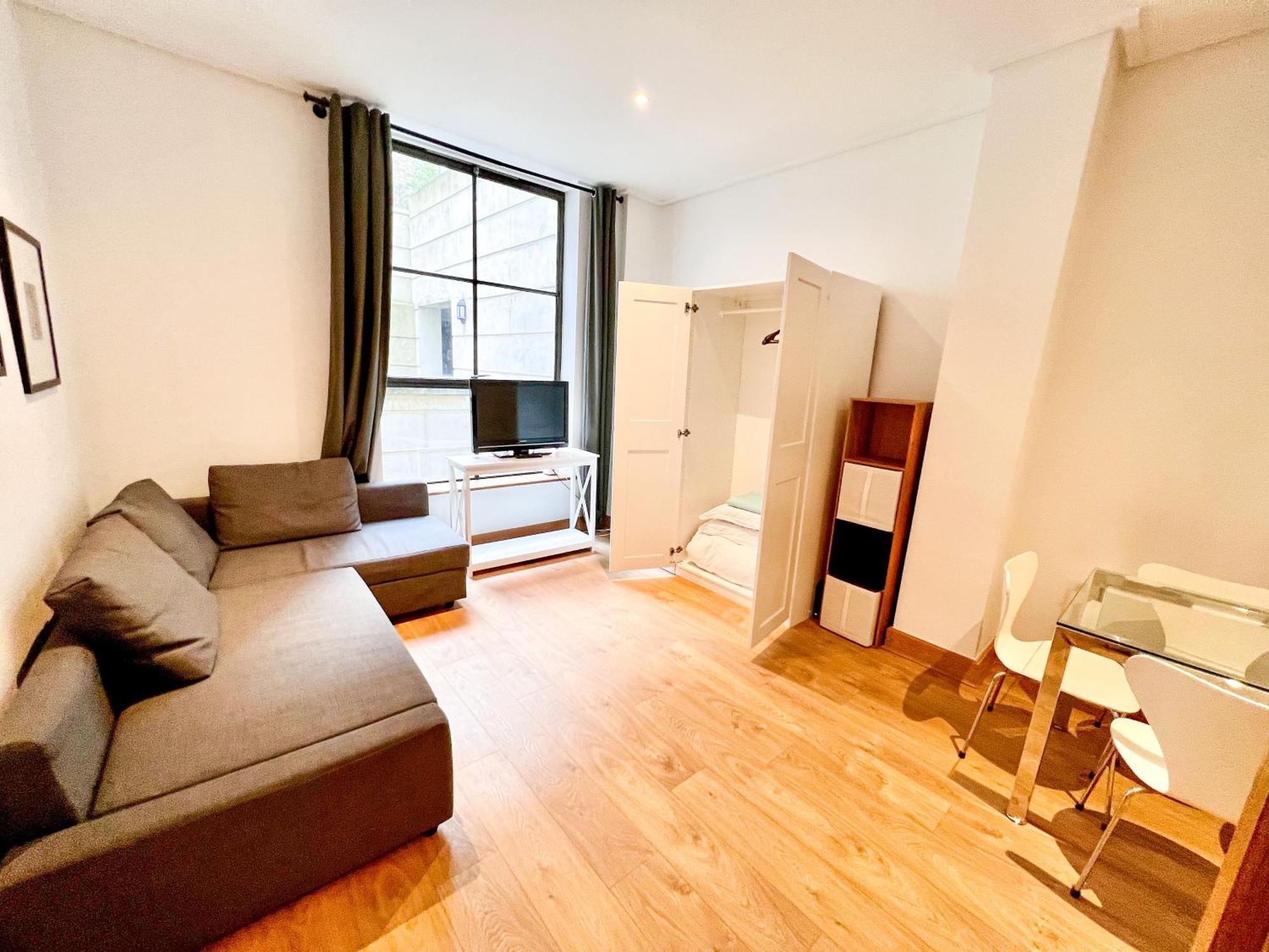Excellent Entire Between St Pauls Cathedral And Covent Garden Appartement Londres